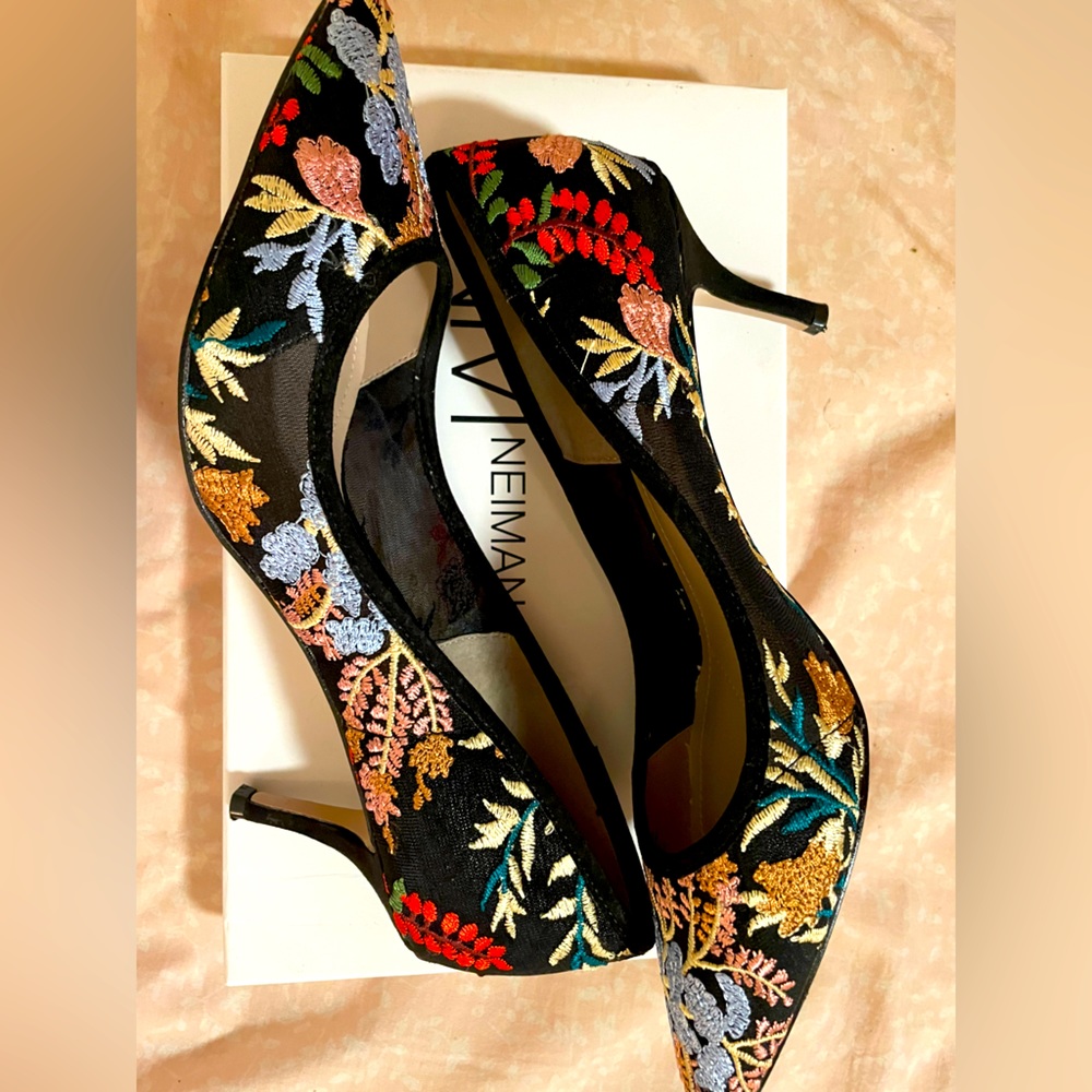 Neiman Marcus Size 8.5 women’s pump. 2inch heel only worn two times tops indoors